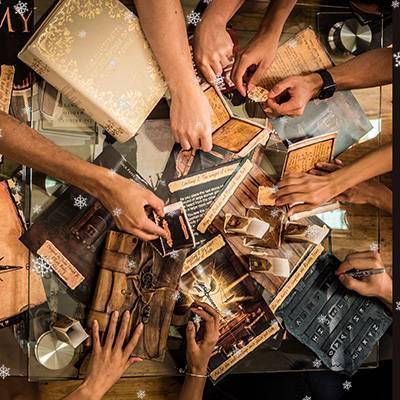 lost-mummy-players-solving-puzzles-4-400x400-christmas lost-mummy-players-solving-puzzles-4-400x400-christmas