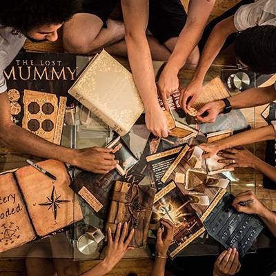 lost-mummy-players-solving-puzzles-5-400x400 lost-mummy-players-solving-puzzles-5-400x400